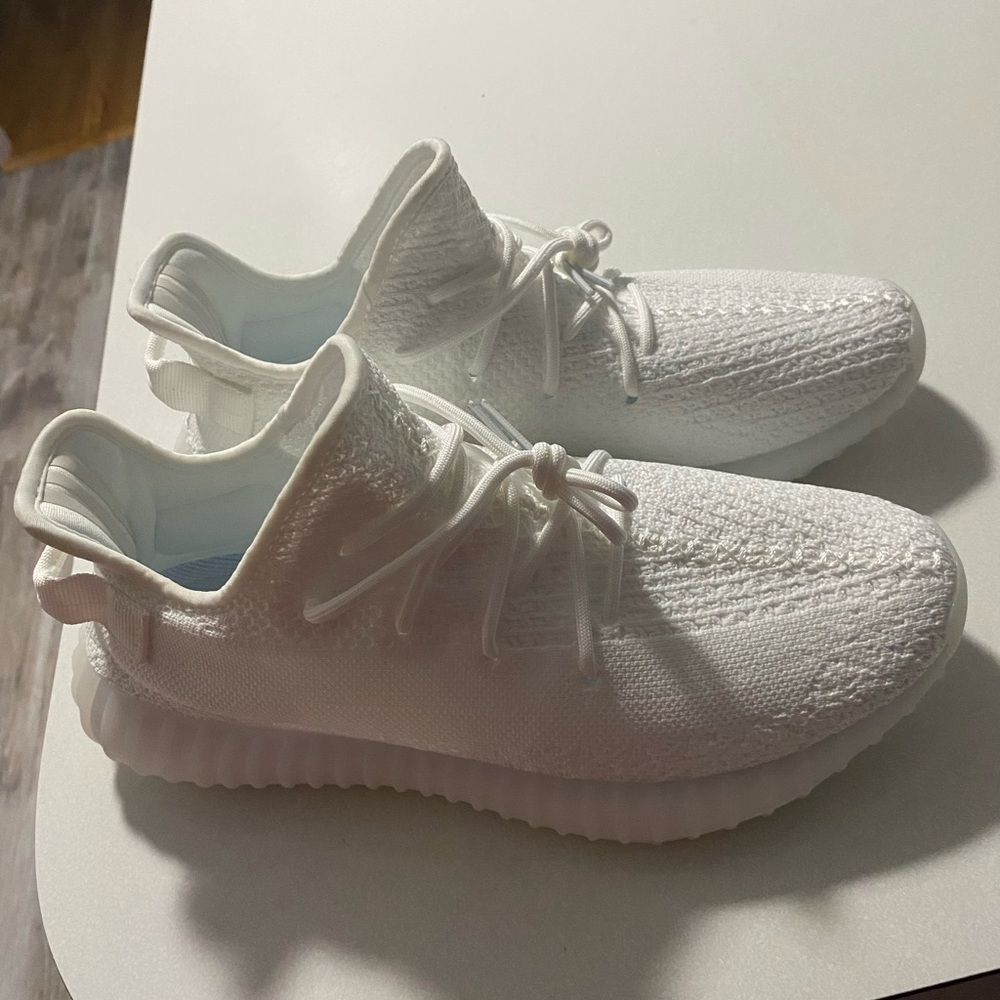 Yeezy 350 V2 cream size 10